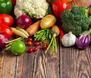 healthy-vegetables-wooden-table